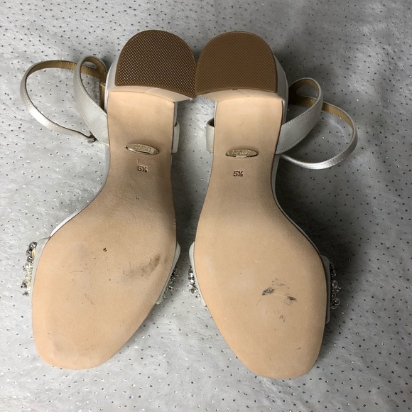 Badgley Mischka Clara Embellished Soft White Block Heel 5.5 NEW - Picture 6 of 9